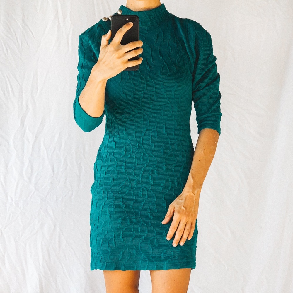 Vintage Fitted Dress! Fits like size 4